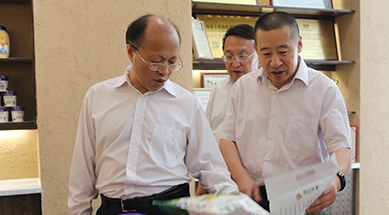 內(nèi)蒙古自治區(qū)政協(xié)黨組書記、主席李秀領(lǐng)考察、調(diào)研我公司